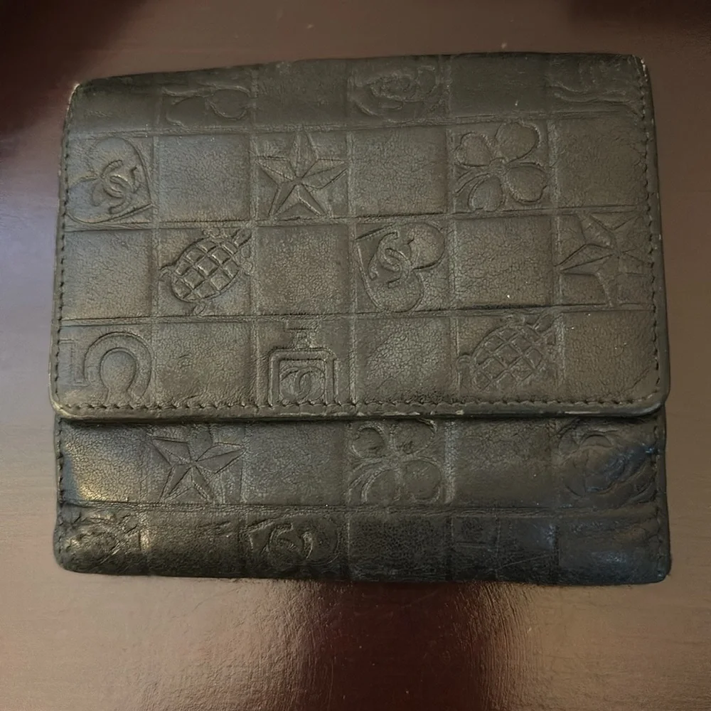 Chanel black compact wallet GUC! - Picture 8 of 9